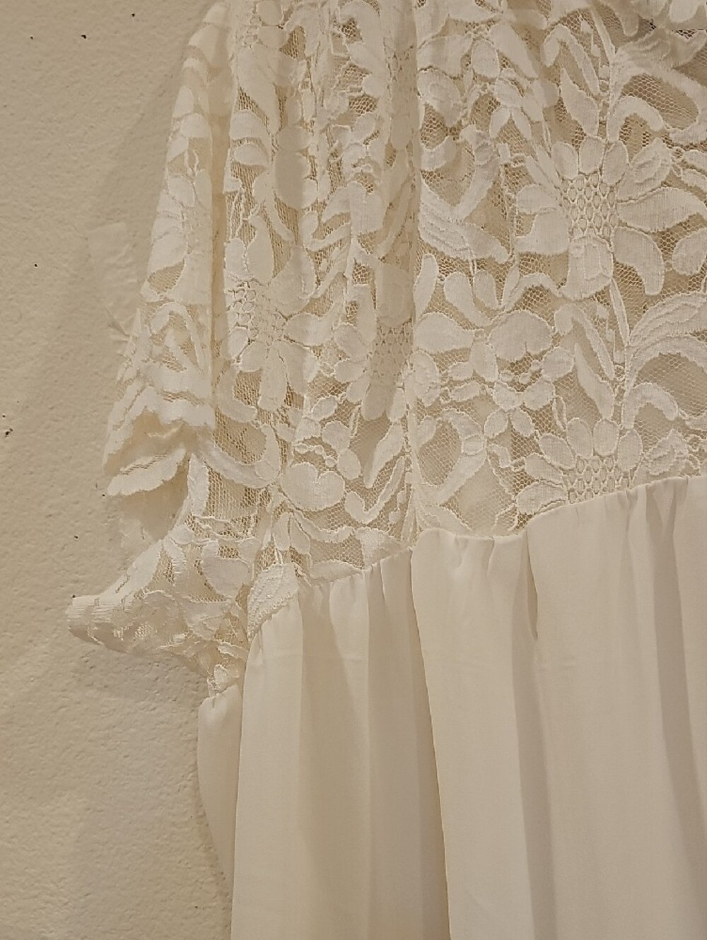 torrid Cream Floral Lace Yoke Blouse - Picture 4 of 4